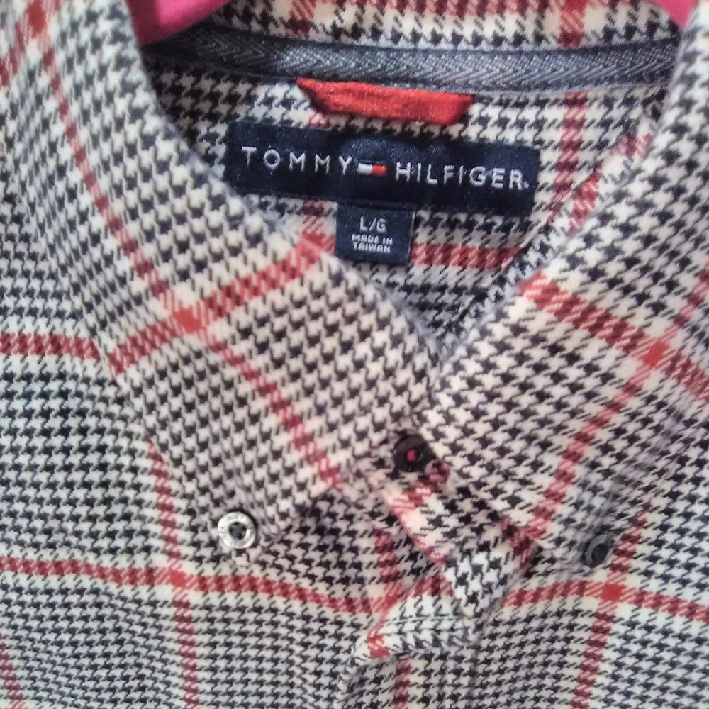 Tommy Hilfiger Men's Long Sleeve Shirt Color Red/Black Plaid Size Large